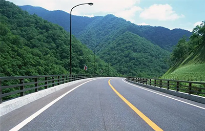 公路氣象災(zāi)害監(jiān)測：應(yīng)對(duì)挑戰(zhàn)的策略與實(shí)踐