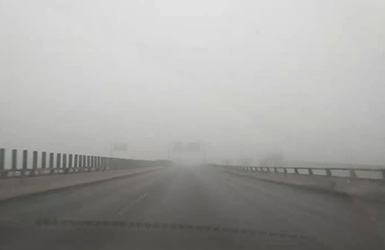 高速公路能見度監(jiān)測站為交通安全提供數據支撐